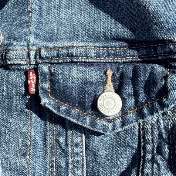 Levi’s Women’s Sweet Jane Original Trucker Blue Dark Wash Denim Jean Jacket xs - Picture 7 of 8